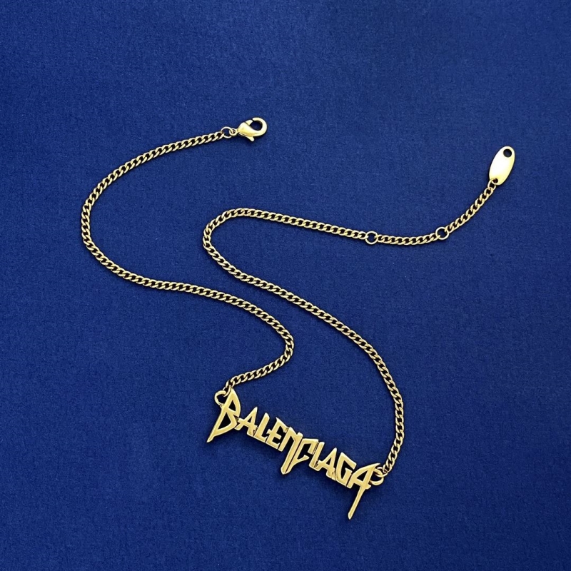 Ba*len*cia*ga necklaces